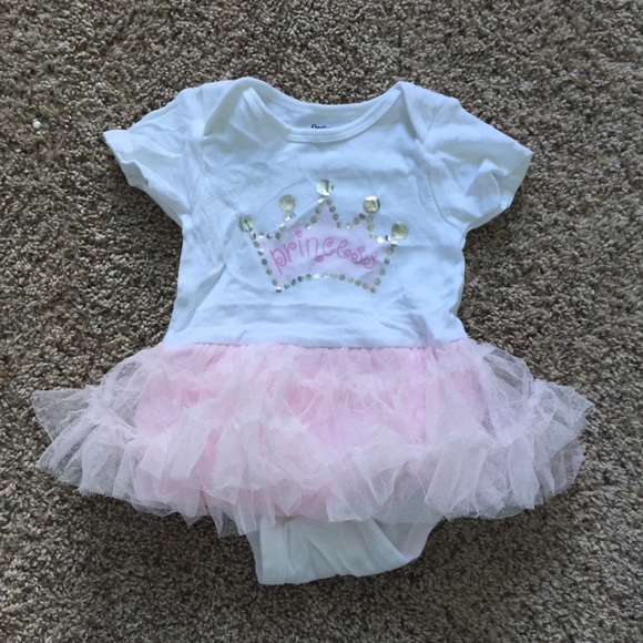 Gerber Other - ⭐3/$10 EUC Skirted Onsie